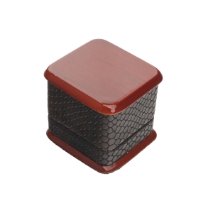 Erten - Деревянная коробка для колец, обтянутая кожей, 6x6см